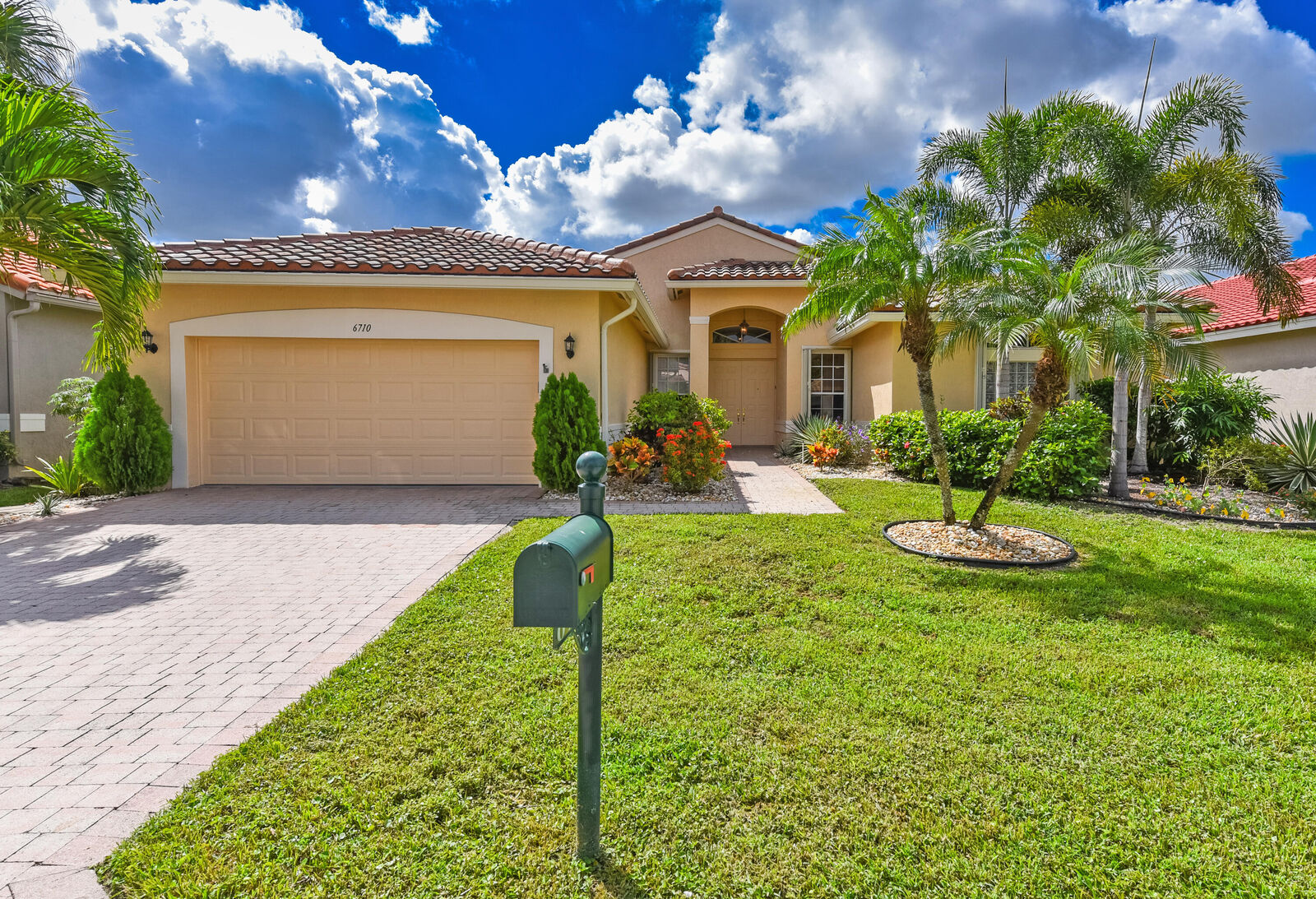 Property Photo:  6710 Garde Road  FL 33472 