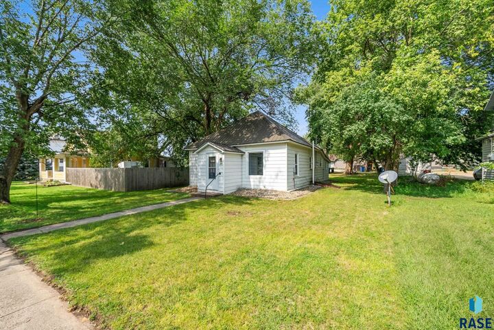 Property Photo:  355 E 2nd St  SD 57053 