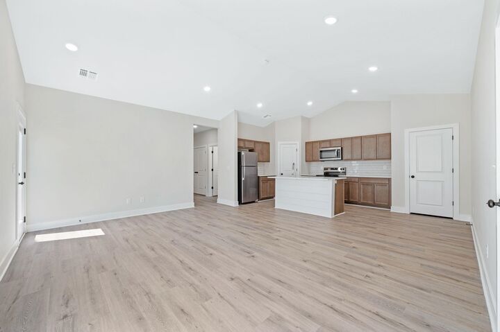 Property Photo:  513 E Harper St  KS 67147-8955 