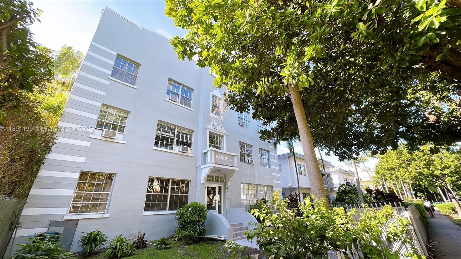 Property Photo: 842 Meridian Ave 2C FL 33139