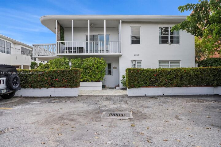 2858 Pine Tree Dr 5  Miami Beach FL 33140 photo