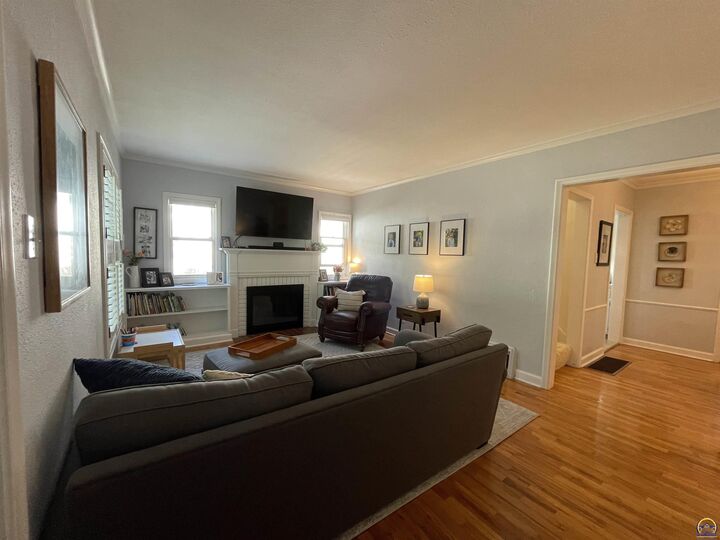 Property Photo:  2018 SW Collins Ave  KS 66604 