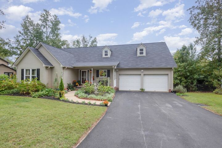 Property Photo:  302 Sundance Way  SC 29302 