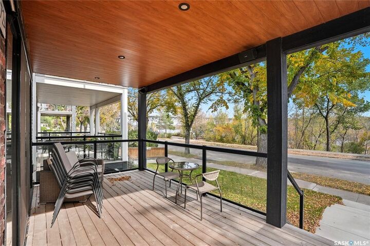 Property Photo:  1172A Spadina Crescent E  SK S7K 3H8 