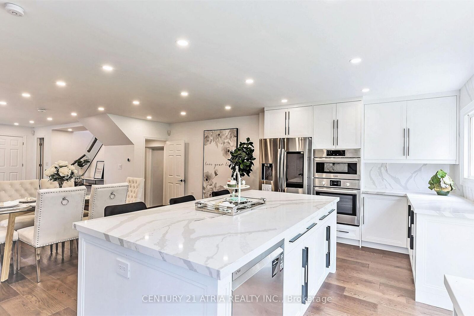 Photo de la propriété: 132 Kersey Crescent ON L4C 5V8