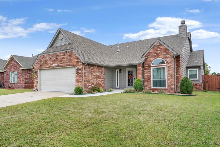 Property Photo:  18717 E 50th Place S  OK 74134 