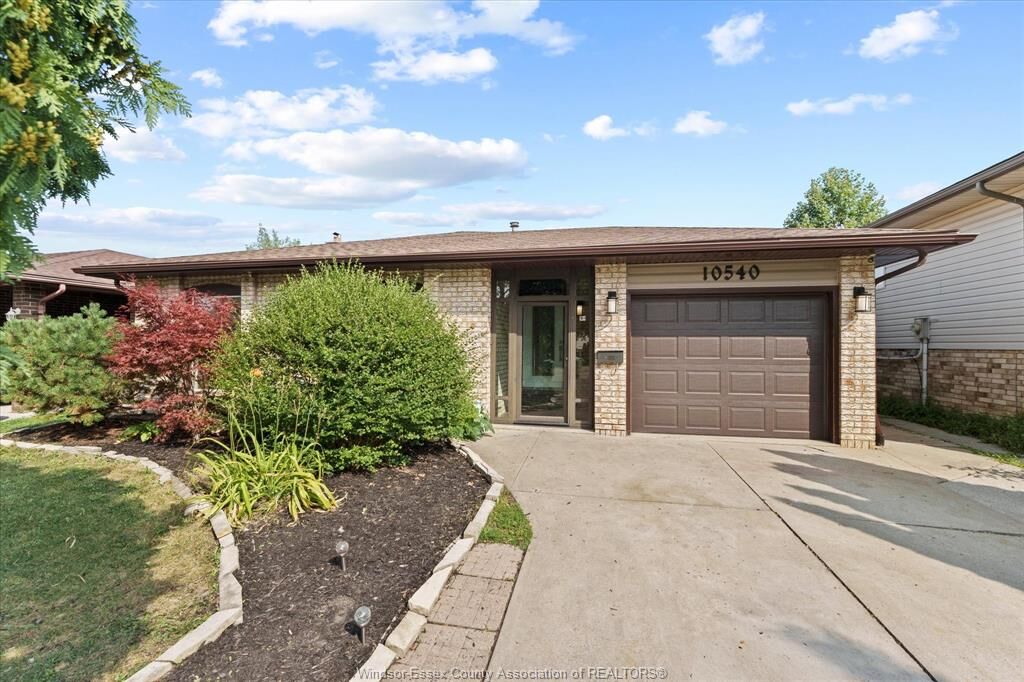 Photo de la propriété: 10540 Halstead Crescent ON N8R 2C4