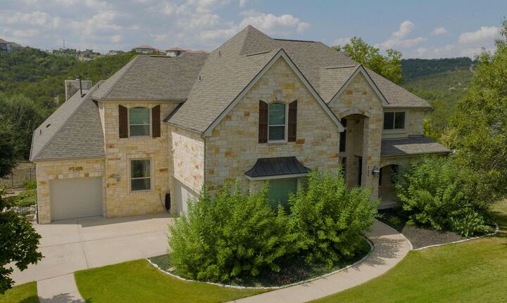 Property Photo: 111 Sebastians Run TX 78738