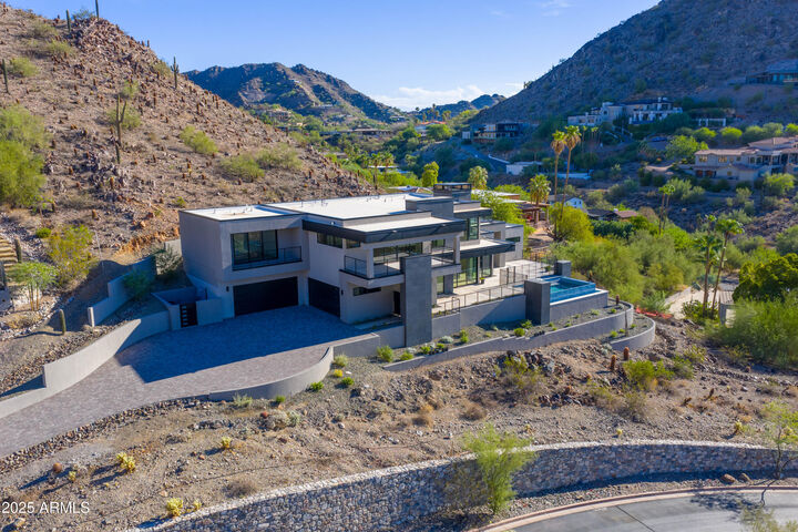 Property Photo: 6975 N 39th Place AZ 85253