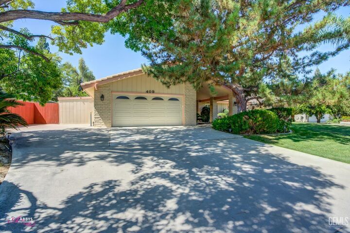 Property Photo: 409 Bermuda Street CA 93309