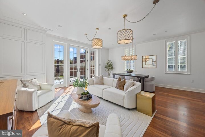 Property Photo: 513 N Saint Asaph Street VA 22314