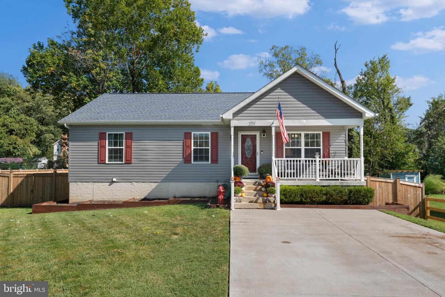 Property Photo: 221 Linden Street VA 20186
