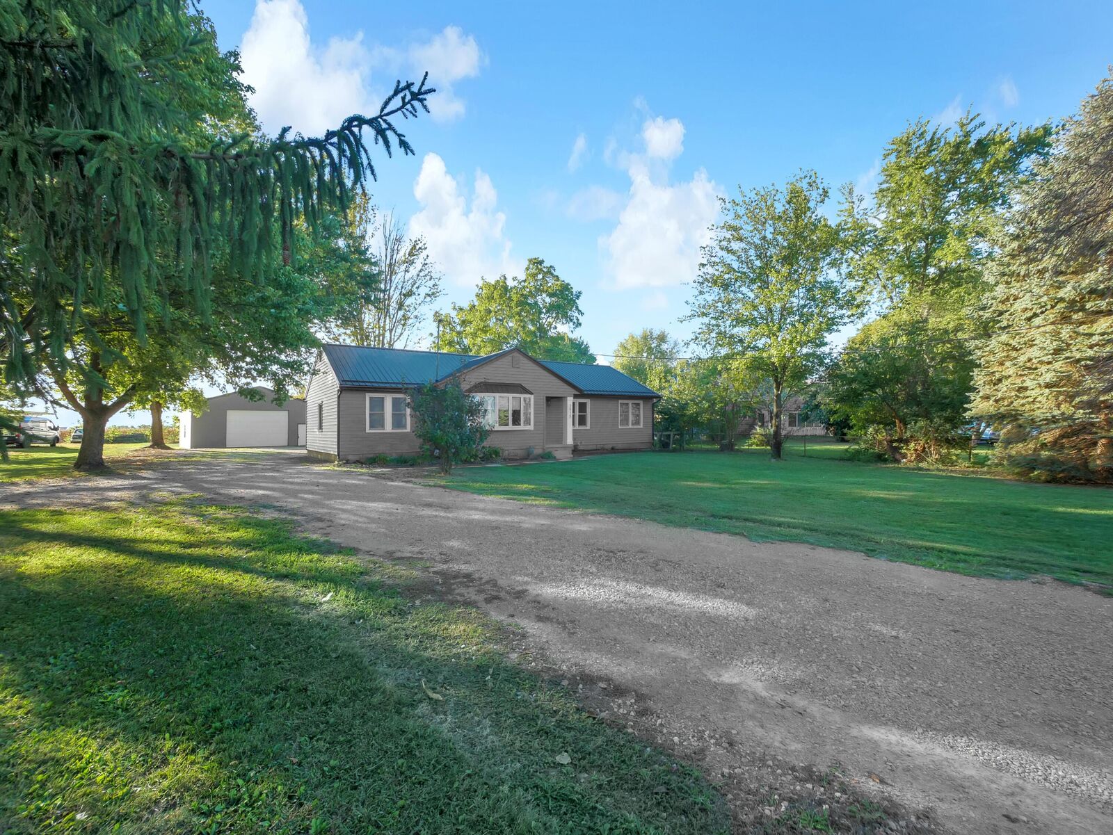 Property Photo: 2915 US Highway 42 NE OH 43140