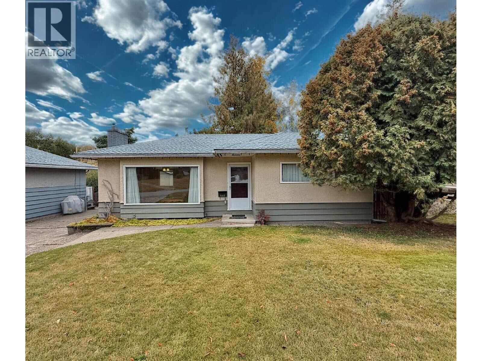 Property Photo:  956 Yorston Avenue  BC V2J 3B1