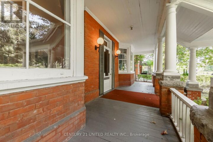 Photo de la propriété: 463 Hunter Street West ON K9H 2M7