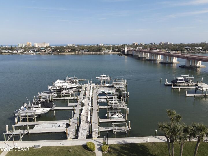 Property Photo: 501 N Causeway 7070 FL 32169