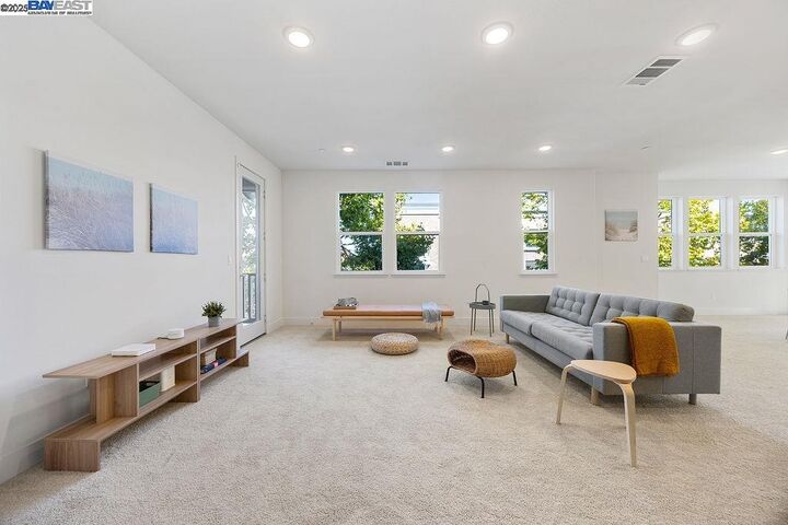 Property Photo: 2729 5th St CA 94501