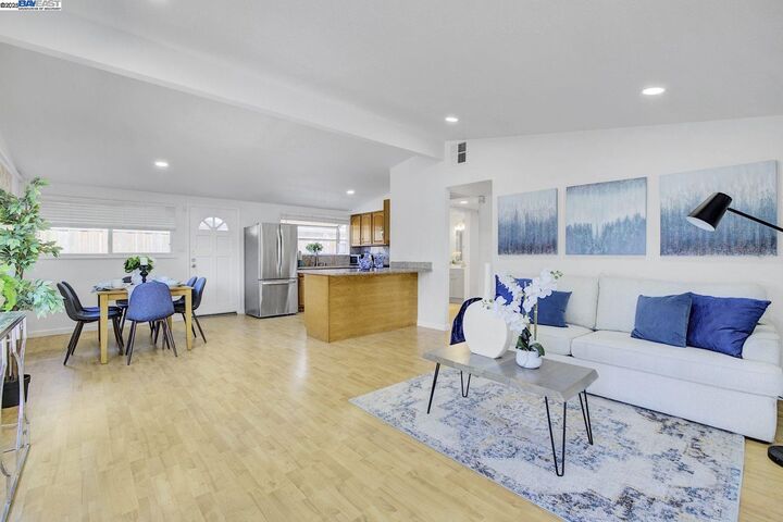 Property Photo: 2072 Everglade St CA 94545