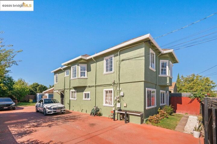 Property Photo: 9285 D St CA 94603