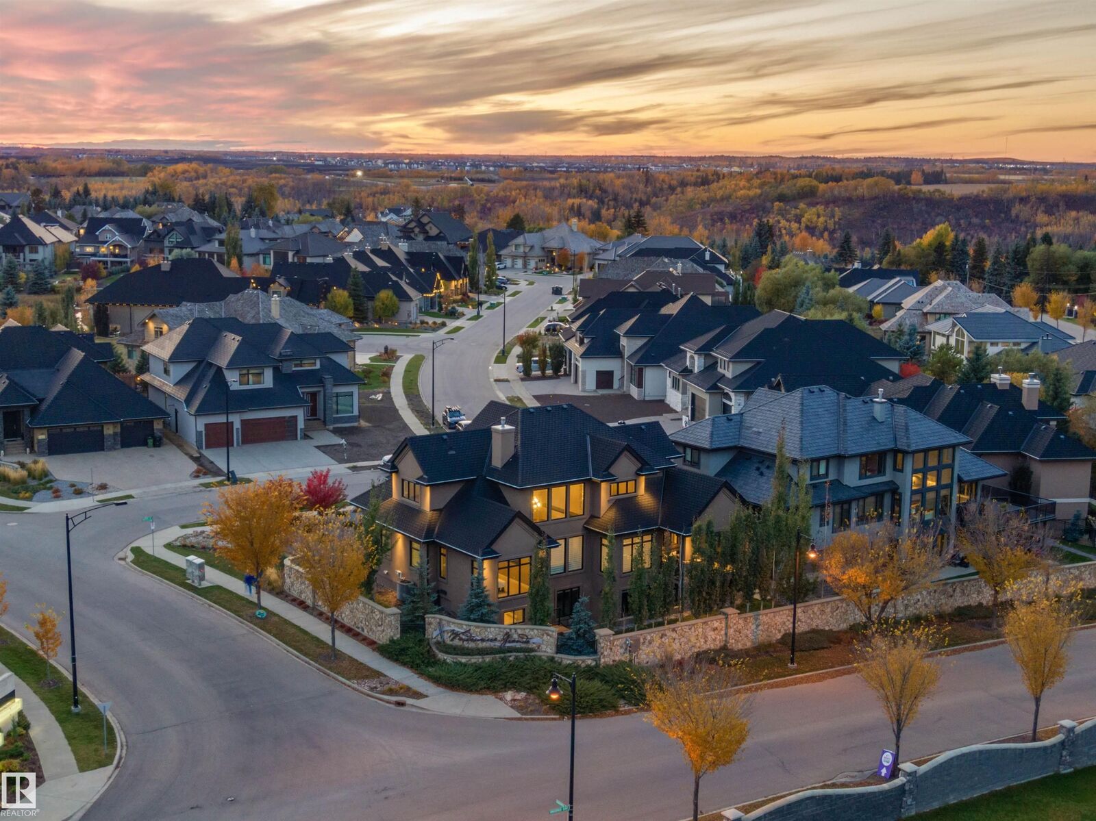 Property Photo: 2807 Wheaton Drive NW AB T6W 2M6