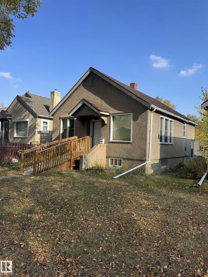 Property Photo:  11921 95 Street NW  AB T5G 1M4 