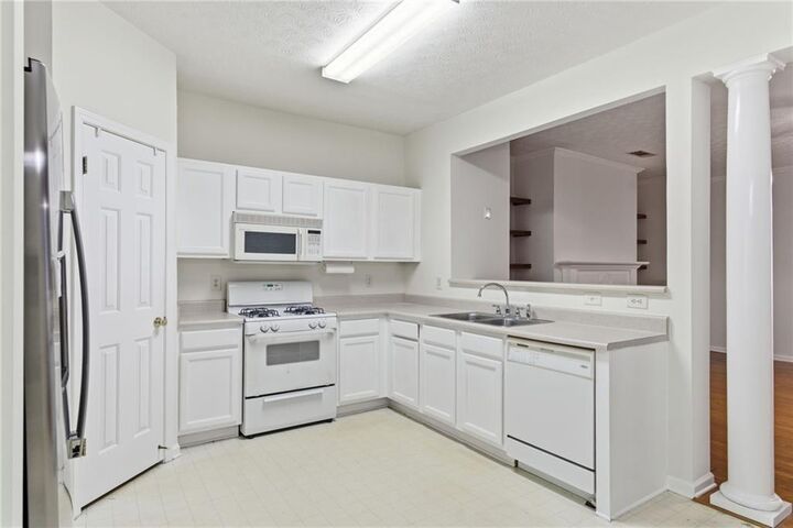 Property Photo:  2913 Greyhawk Lane  GA 30040 