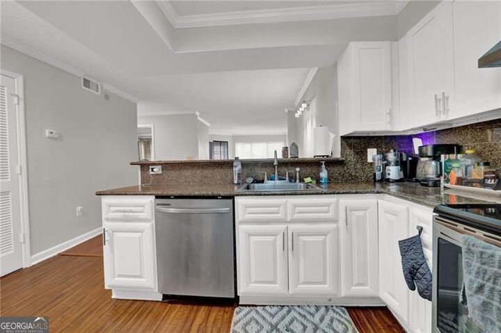 Property Photo: 795 Hammond Drive 506 GA 30328