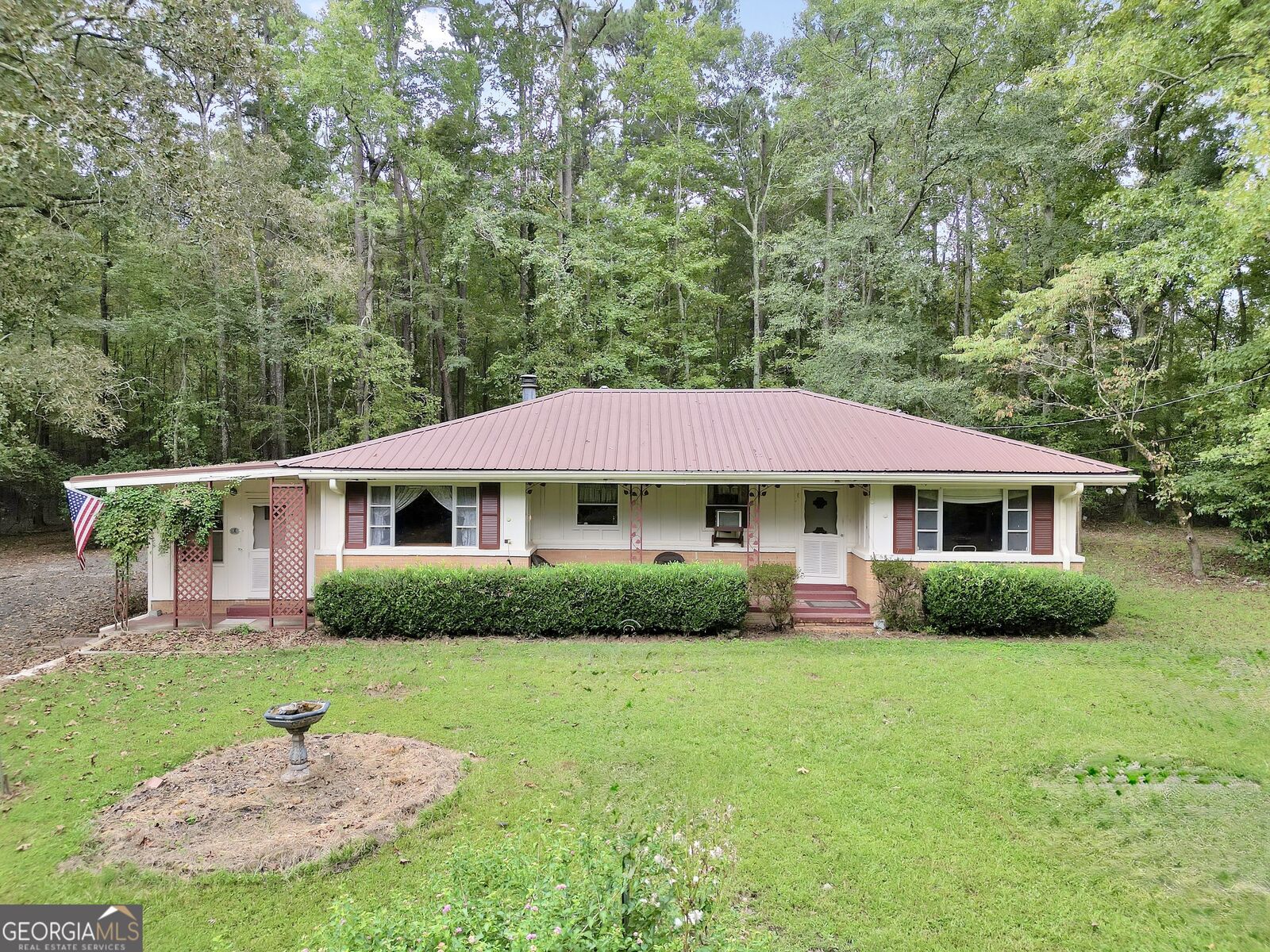 Property Photo: 196 Jackson Lake Inn Road GA 30233