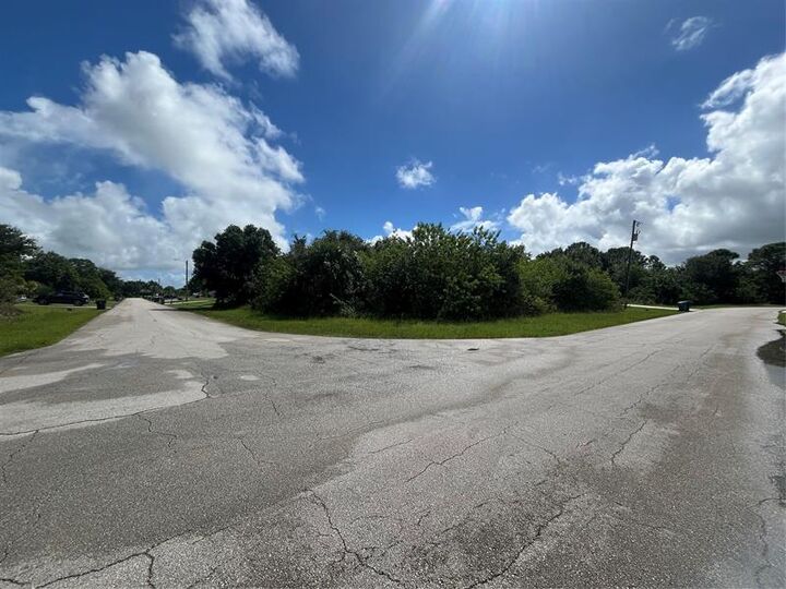 Property Photo: 4481 SW Gadshaw Rd FL 34953