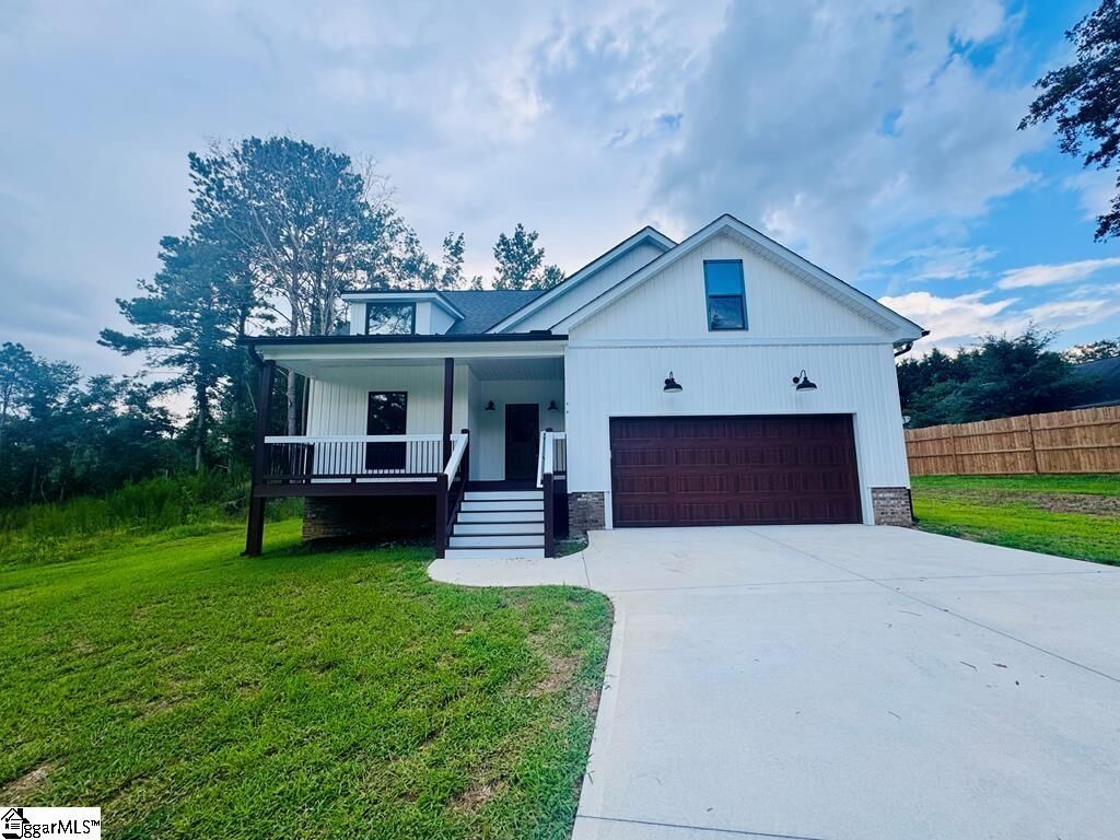 Property Photo: 704 Sherwood Avenue SC 29654