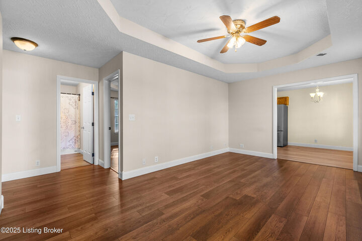 Property Photo:  112 Cottage Ct  KY 40004 