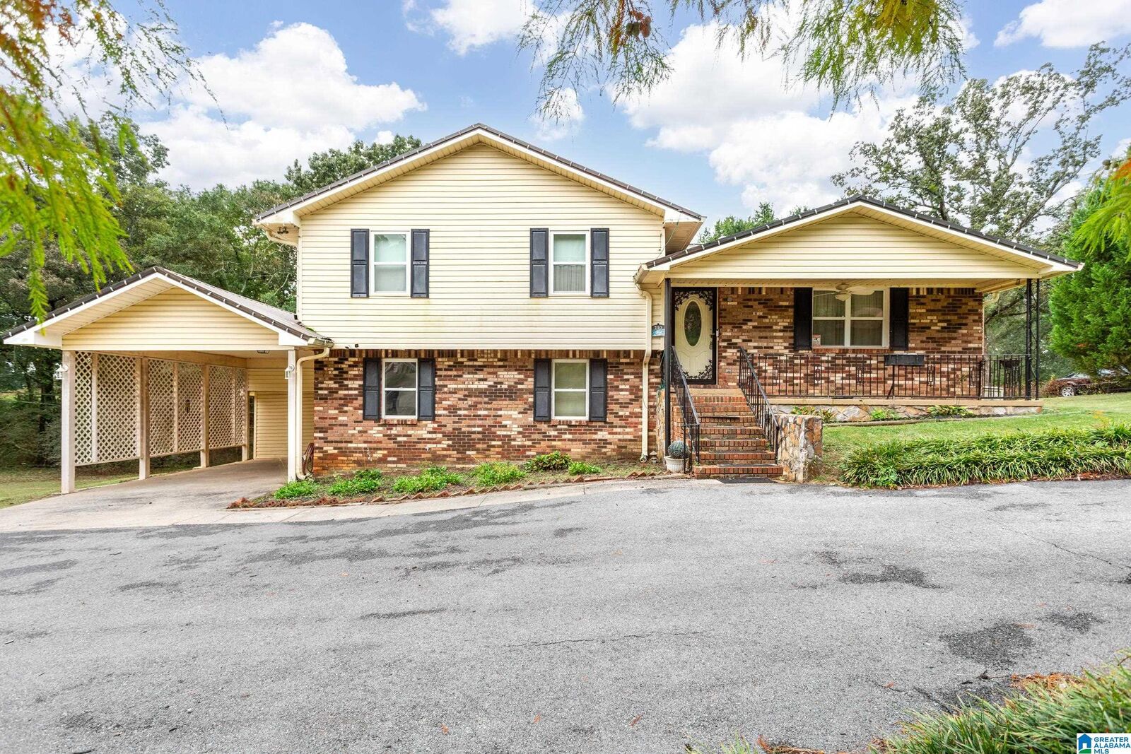 Property Photo: 210 Davis Street AL 35160