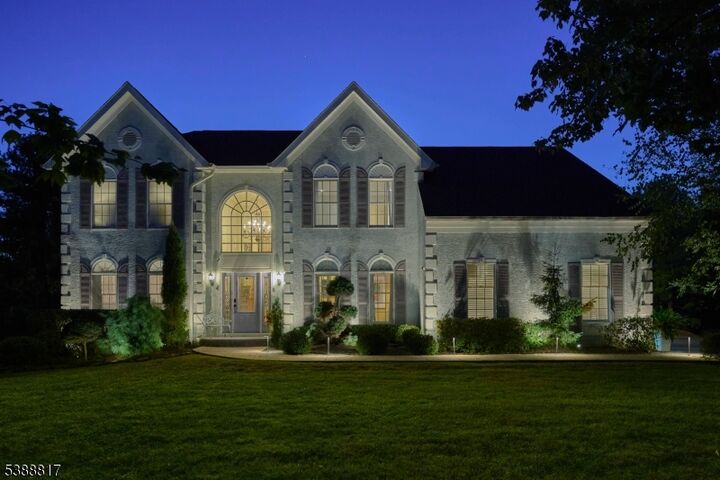 Property Photo:  6 Wyckoff Dr  NJ 08867 