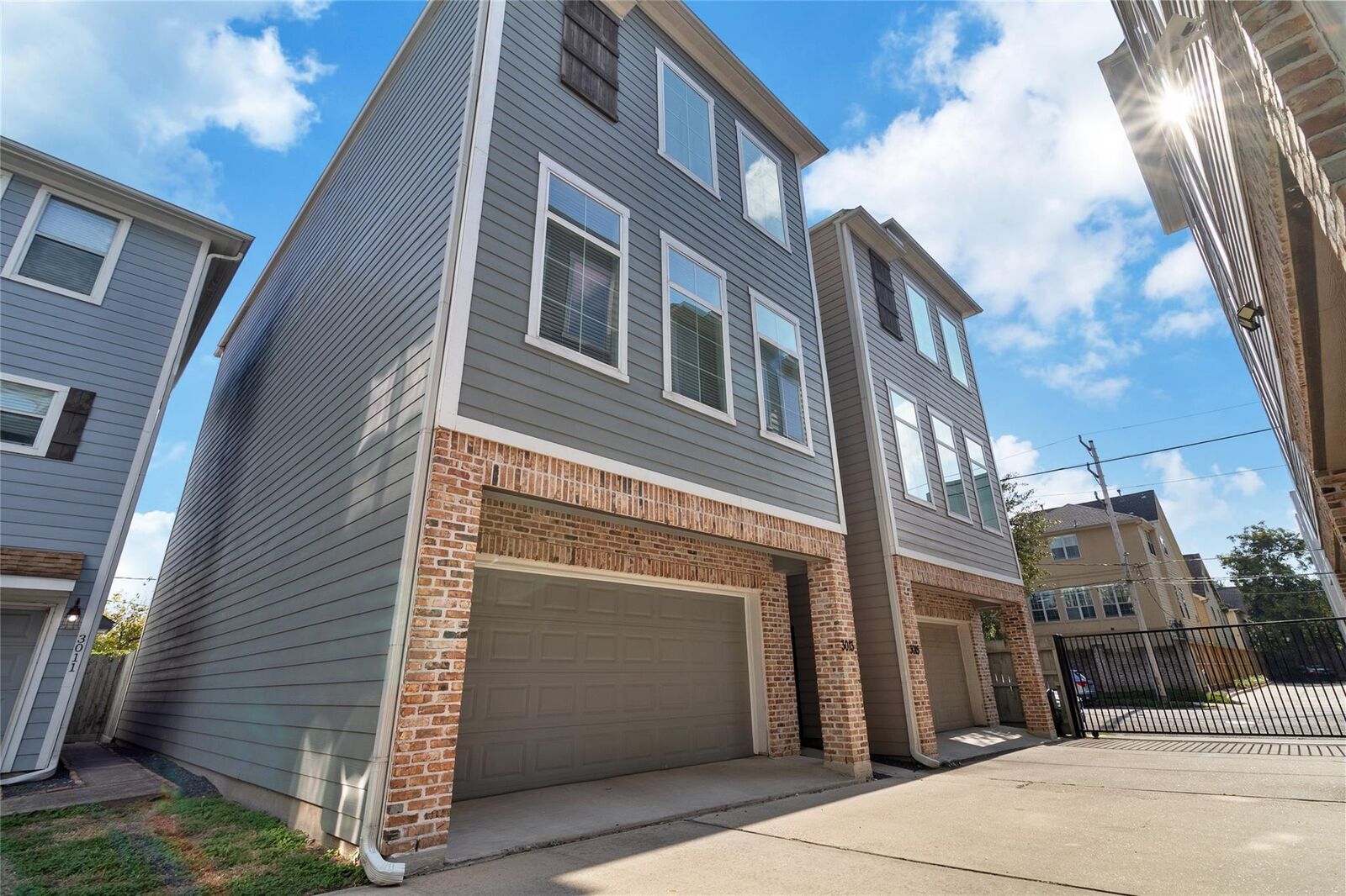 Property Photo: 3013 Bell Street TX 77003