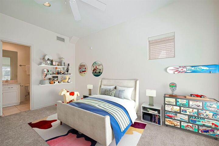 Property Photo: 2121 Harold Street B TX 77098