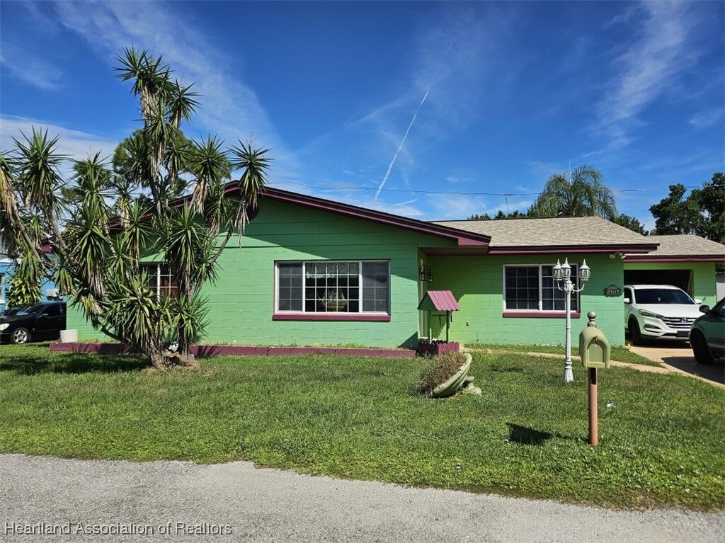 Property Photo:  1616 Koy Drive  FL 33870 