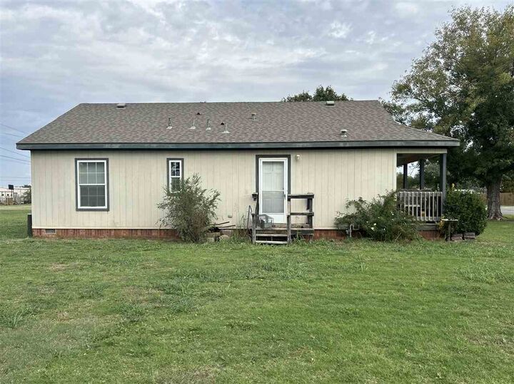 Property Photo: 220 N Symcox Street OK 73632