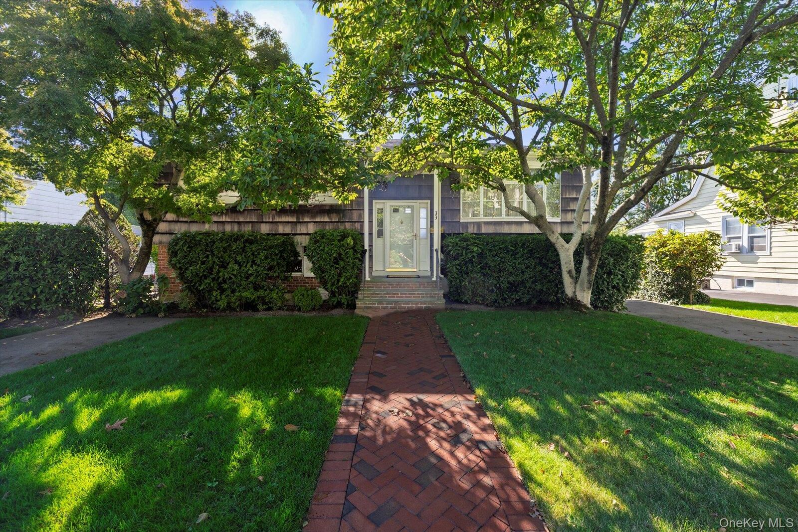 Property Photo:  33 Starks Place  NY 11563 