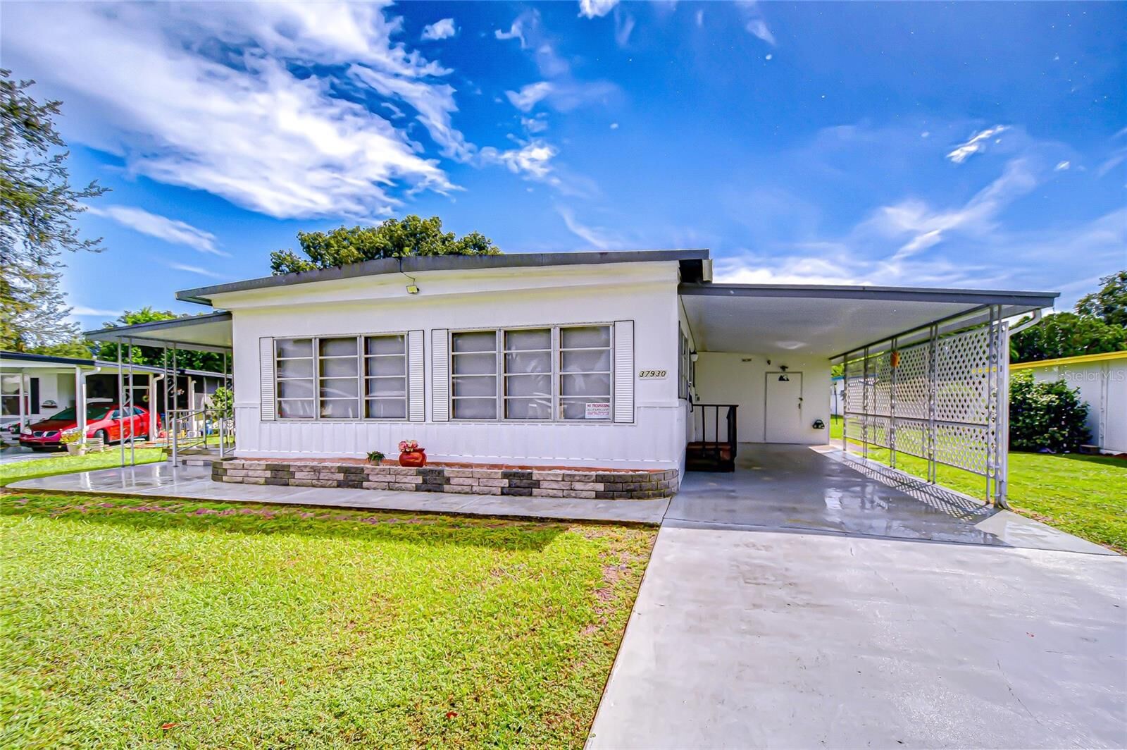 Property Photo:  37930 Date Palm Drive  FL 33542 