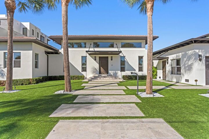 Property Photo:  5129 W Neptune Way  FL 33609 