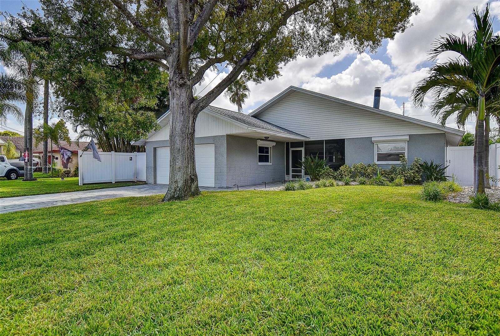 Property Photo:  9084 76th Avenue  FL 33777 