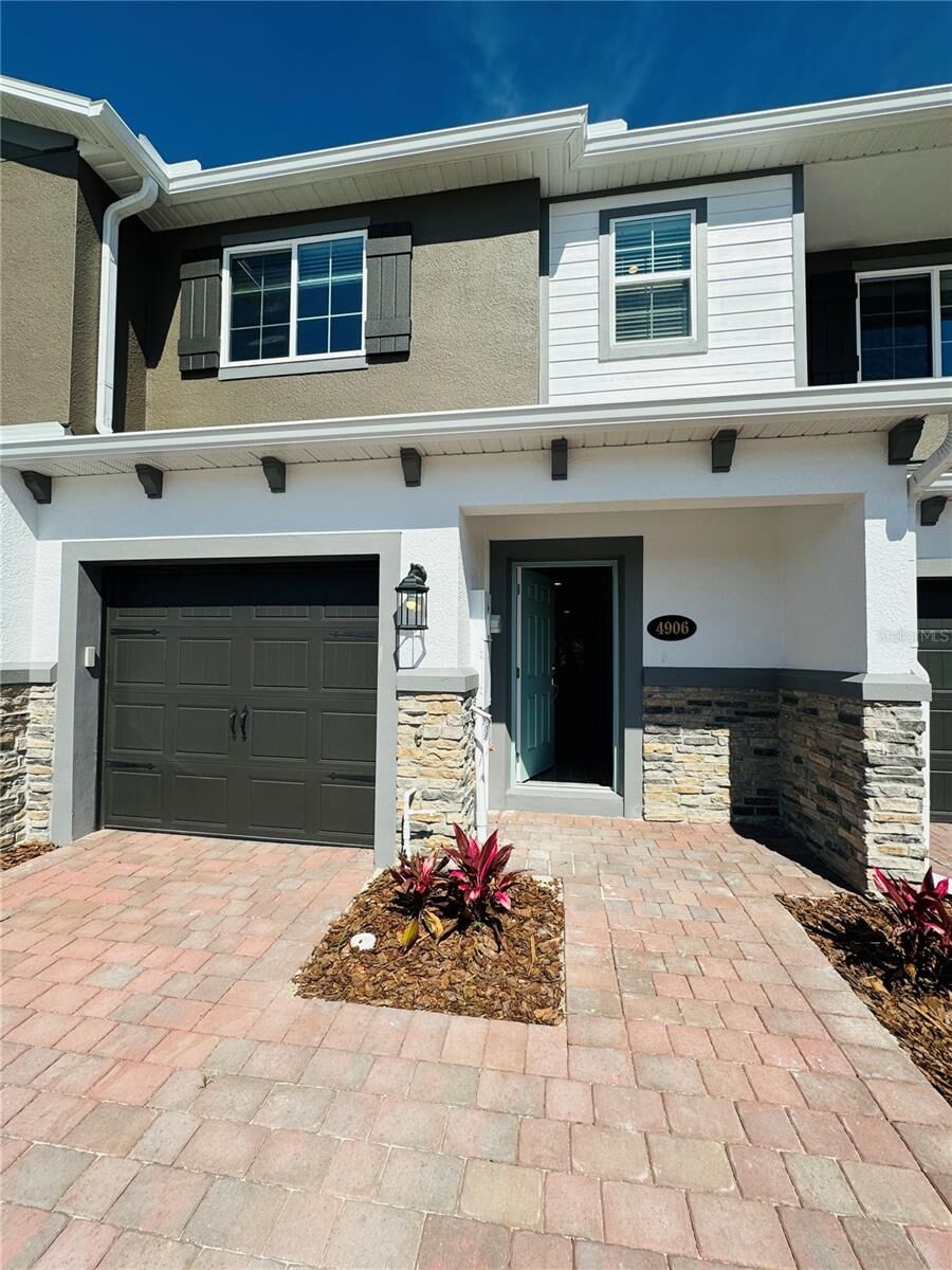 Property Photo: 4906 Livingston Lane FL 32765