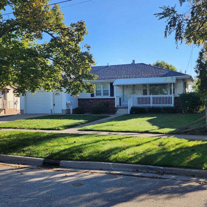 Property Photo:  1005 Maple Street  MI 48732 