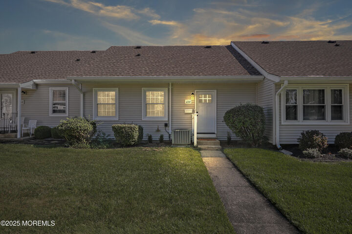 113 Pilatus Platz C  Freehold NJ 07728 photo