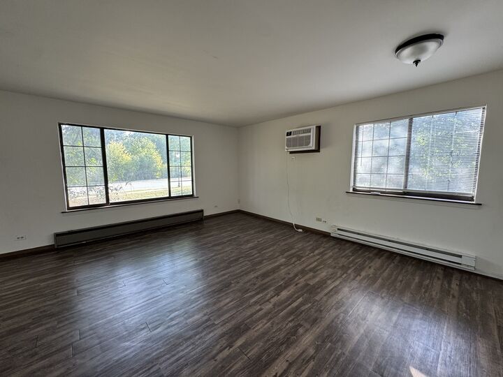 Property Photo: 901 E Chicago Avenue 2W IL 60540