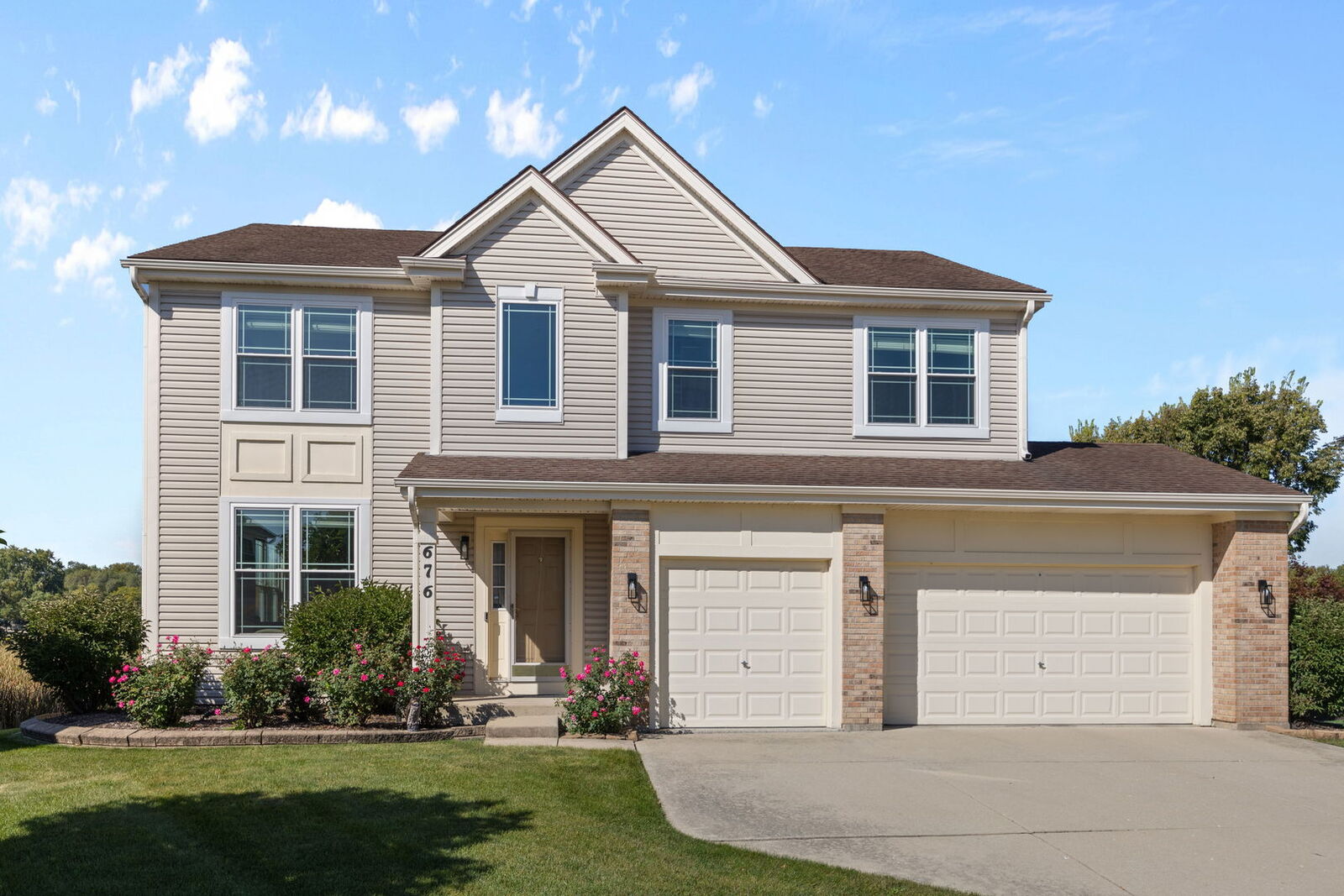 Property Photo: 676 Quincy Court IL 60188