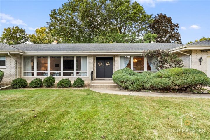 Property Photo: 980 Apple Creek Lane IL 60016