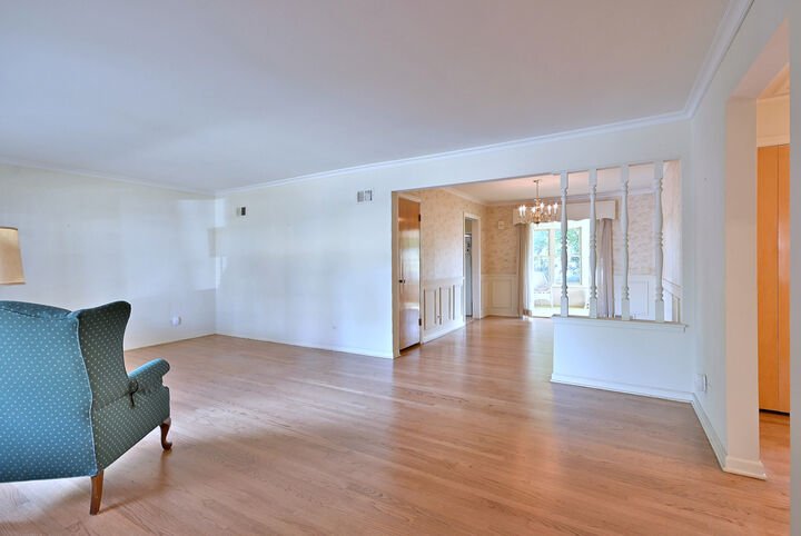 Property Photo: 2511 Rhodes Avenue IL 60171