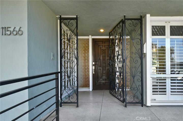 Property Photo:  11566 Dona Teresa  CA 91604 