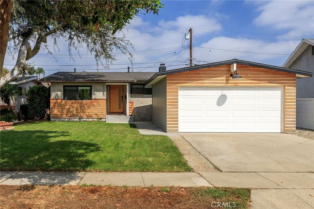 Property Photo: 2321 W 184th CA 90504